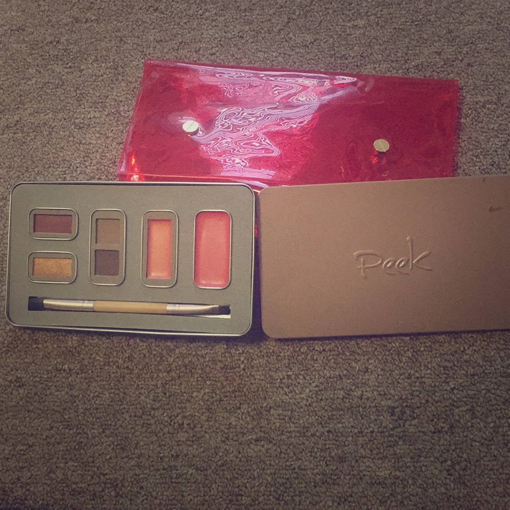 Peek makeup